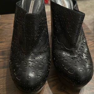 Vera Wang Lavender black leather heels